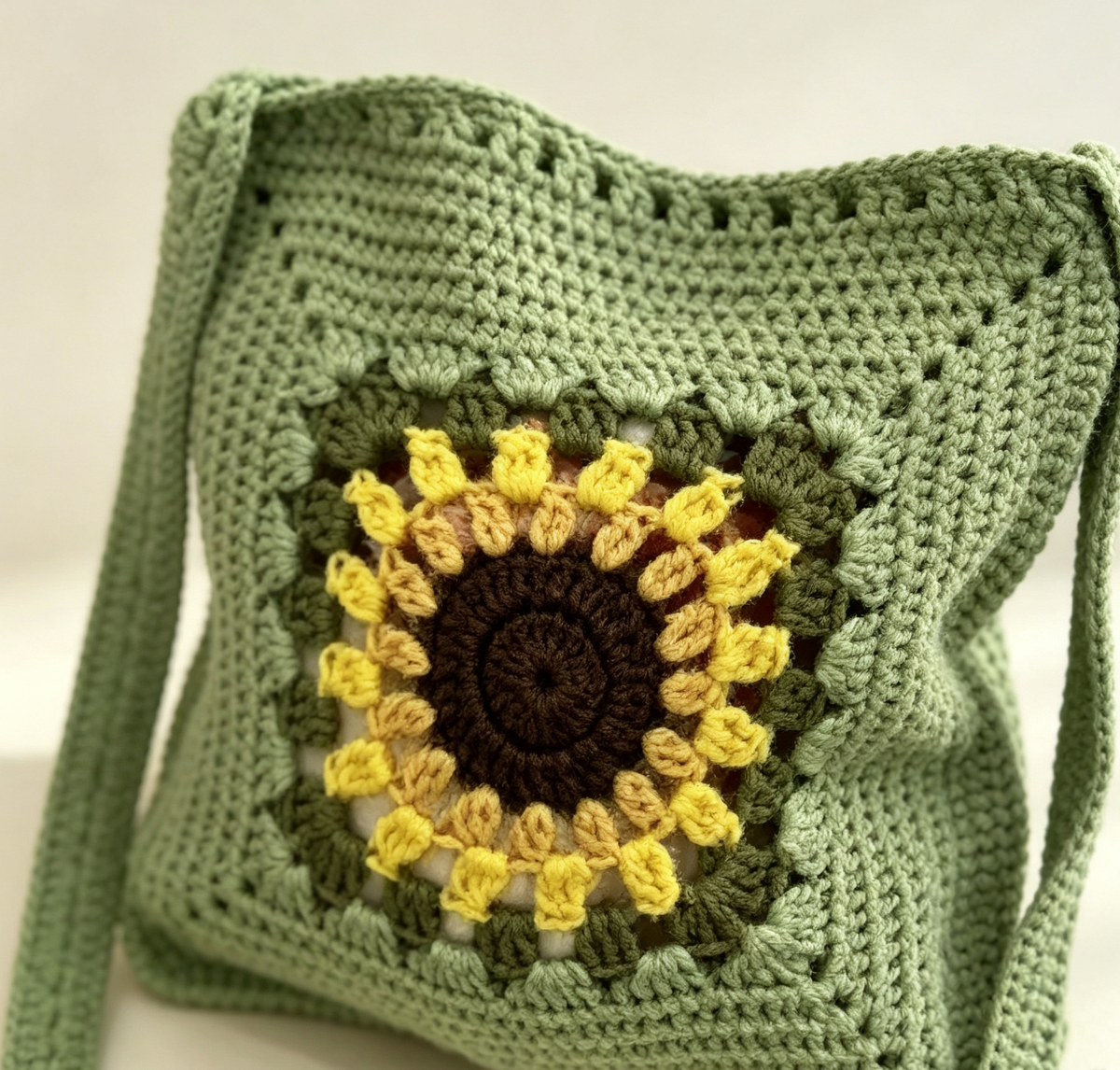 Handmade Crochet Sunflower Crossbody Bag Casual Crossbody Purse for Women