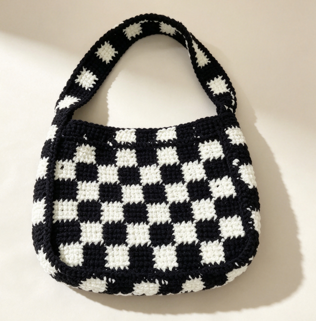 Bolso de playa de ganchillo estilo preppy hecho a mano por diseñador de moda Bolso tote con patrón de tablero de ajedrez personalizable